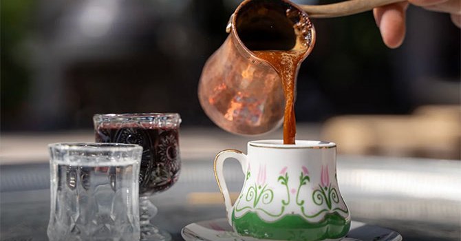 Türkiye'de kahvenizin yanında kaderiniz de gelir.