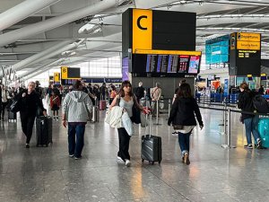 Noel'de kaos: Havalimanlarında grevler