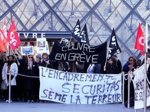 Louvre Müzesi grev nedeniyle kapılarını kapattı