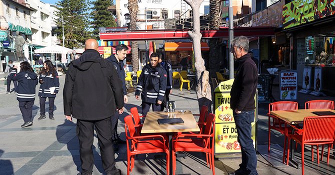 Antalya'da kaldırım işgali yapanlara geçit verilmiyor!