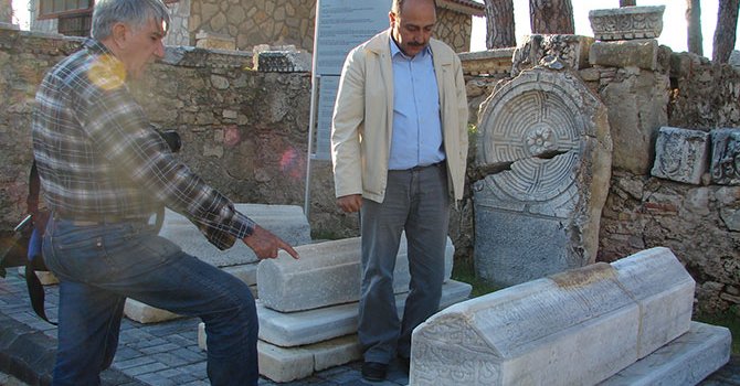 Zindan Kalesi'nden 5 sanduka taşındı