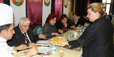 Urfalı bayanların pasta yarışı
