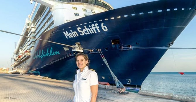 Kira Schikorr, Mein Schiff'in ilk kadın kaptanı oldu