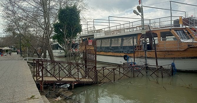 Baraj kapakları açıldı Manavgat Şelalesi  ve ırmak taştı
