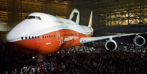 Boeing 747 - 8 görücüye çıktı