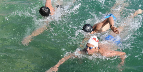 Ahtamara aşkına kulaç attılar