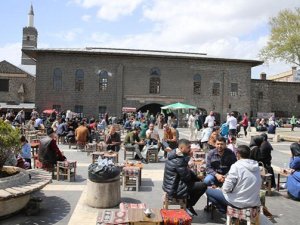 Yerli turistler aile ziyareti ve tatile 83,3 milyar lira harcadı