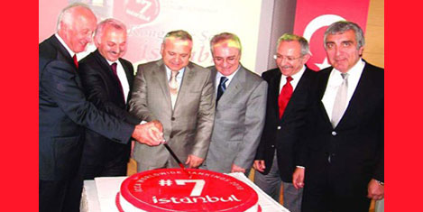 Turizm turist uçakta iken başlar