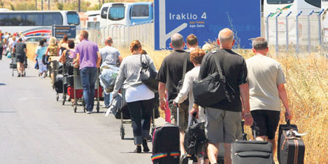 Türkler Yunanistan'da harcıyor