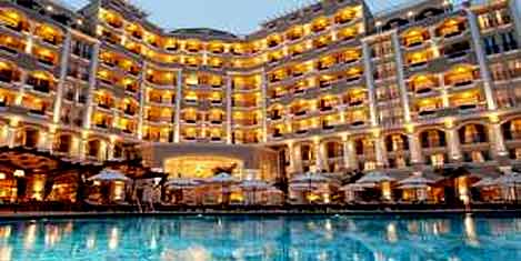 Akın İpek'in alkolsüz oteli rekorda