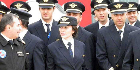 THY'ye biri bayan 90 pilot geldi