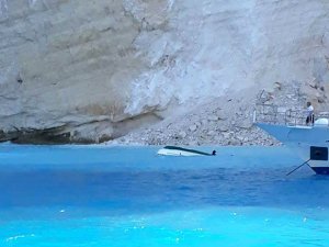 Yunanistan'da ünlü Navagio plajı çöktü