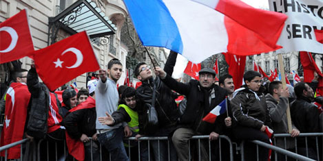 "Soykırımı inkar" yasasına iptal