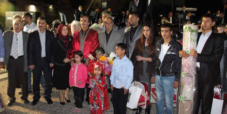 Romanlar Günü'nde toplu nikâh