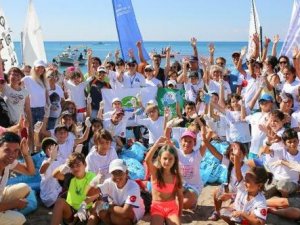 Turmepa gönüllüleri kıyı temizliğinde buluştu