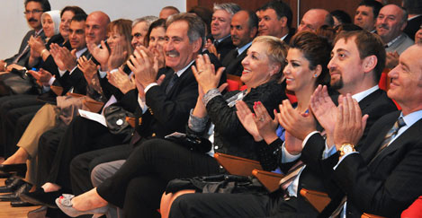 Ümit Tokcan ve üç tenorla söyledi