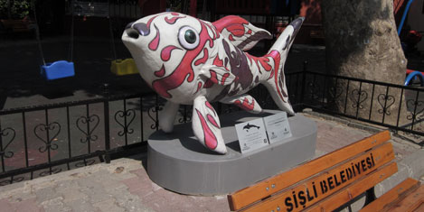 Balık heykeller Şişlide