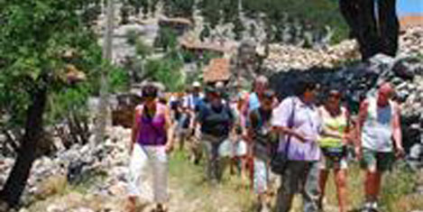 Sarıhacılar köyüne turist akını