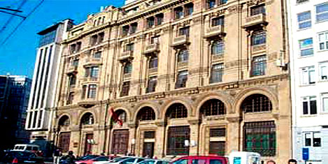 Devler Karaköy Palasın peşinde