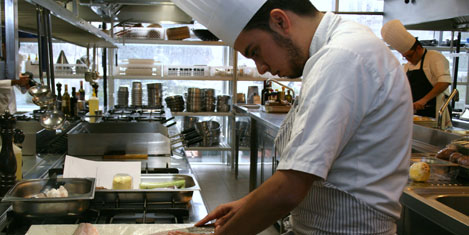 Genç şefler yarışma için ter döktü