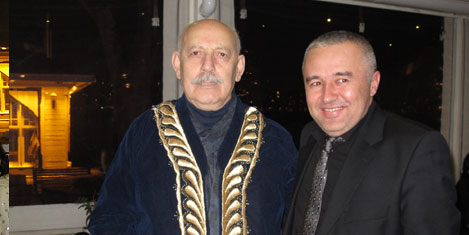 Üçkardeşler'e Özbek kaftanı