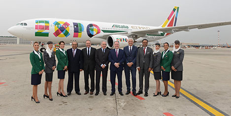 Fuar için uçaklar boyandı