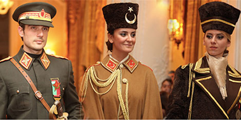 Londra'da Atatürk kıyafetleri defilesi