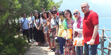 Çinli turizmciler Kemer'de