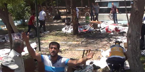 Suruç'ta canlı bombalı saldırısı