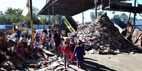 Öğrencilere geri dönüşüm dersi