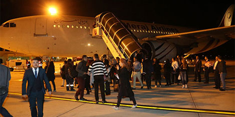 Denizli'ye uçakla İranlı turistler geldi