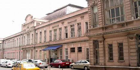 Tarihi Paket Postahanesi yıkıldı