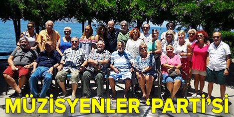 Müzisyenler kahvaltı partisinde