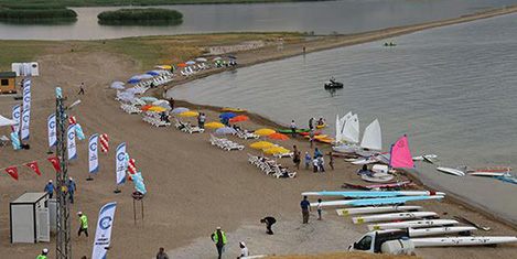 Van Gölü sahilinde halk plajı açıldı