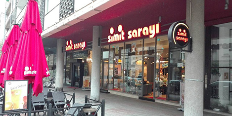 Simit Sarayı, 8 mağaza ile Sırbistanda