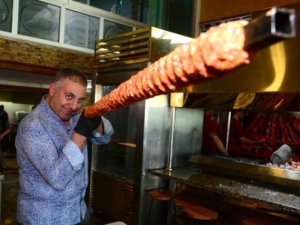 Adana’nın metrelik boru kebabı ilgi görüyor