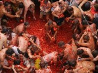 İspanya'da La Tomatina Festivali'nde domates savaşı başladı