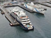 Lüks kruvaziyer Zeyport Limanı’na demir attı