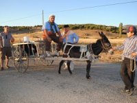Taşağıl’da turistlere dövenle buğday üretimi anlatılıyor
