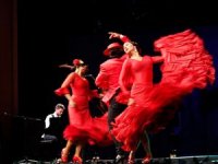 Piyanist Valdiva’ye 6 Flamenko dansçı eşlik etti