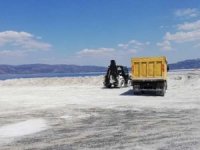 Salda Gölü’nün kumları kimlerin villalarına taşındı?