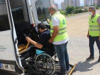 Engelsiz hizmet aracı engellileri hizmet veriyor