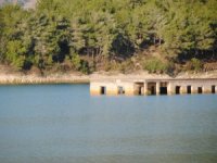 Manavgat Barajı' içindeki eski Karavca köyü turistleri büyülüyor