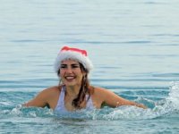 ​​​​​​​Türkiye aşığı Rus turisti Rita Turapina, denizde "Noel kız" oldu