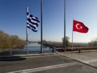 Yunanistan Türkler’e karayolu geçişini kapattı