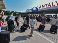 Antalya’ya Rusya’dan 2 günde 20 bin turist geldi