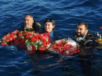 Şahika Ercümen Kaş'ta 81 metre dalışla Türkiye rekorunu kırdı.