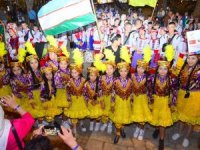 5 ülkeden 320 halk danscı hünerlerini Side'de sergiledi