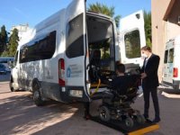 Engelliler engelleri özel transfer aracıyla aşıyor
