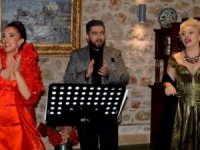Antalya'nın tarihi Kaleiçi'nde opera keyfi yaşandı